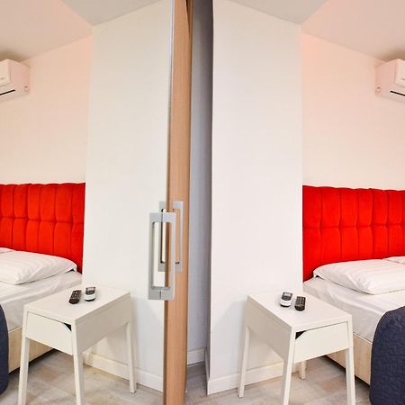 Dracula Adventure Tours Accommodation Бухарест Экстерьер фото