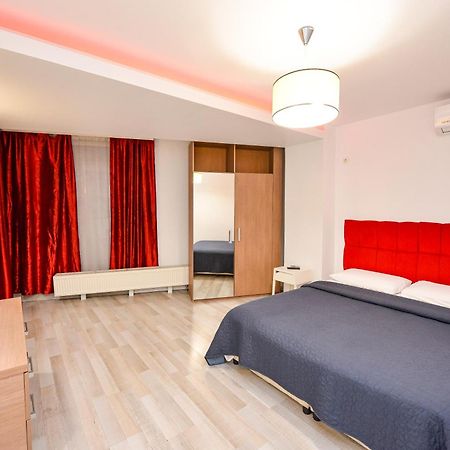 Dracula Adventure Tours Accommodation Бухарест Экстерьер фото