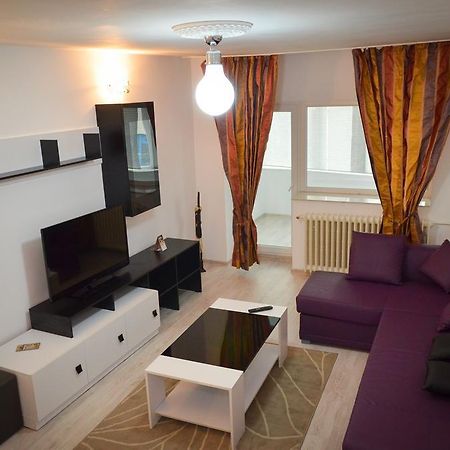 Dracula Adventure Tours Accommodation Бухарест Экстерьер фото
