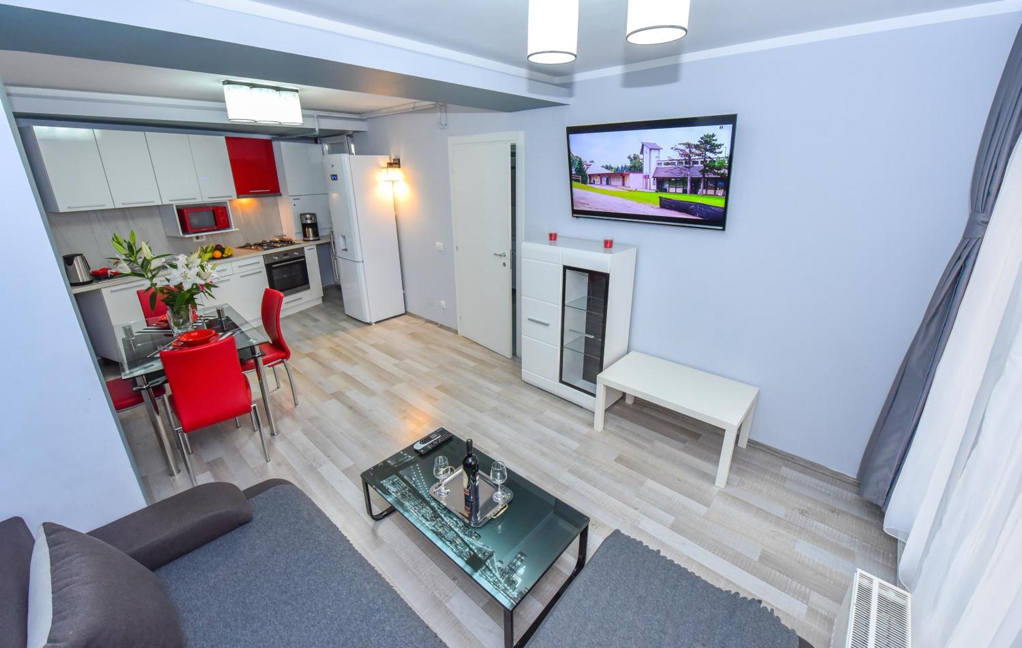 Dracula Adventure Tours Accommodation Бухарест Экстерьер фото