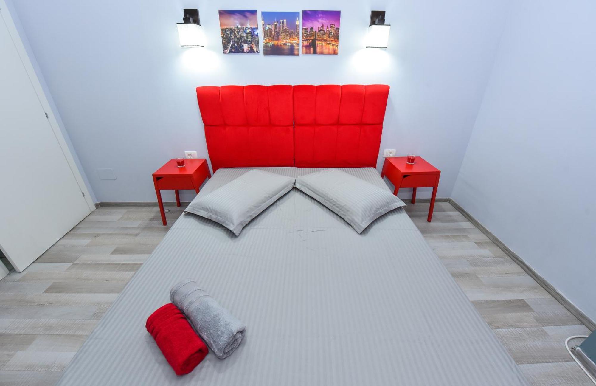 Dracula Adventure Tours Accommodation Бухарест Экстерьер фото