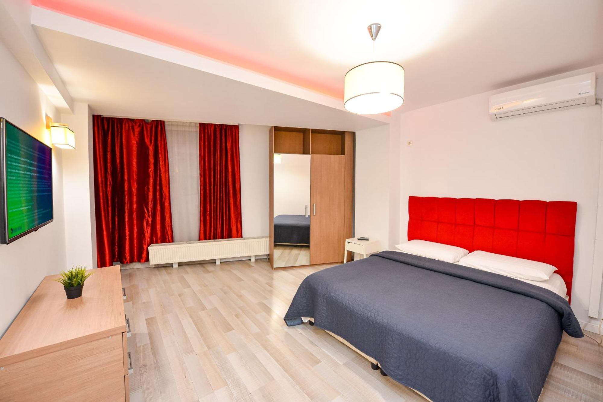 Dracula Adventure Tours Accommodation Бухарест Экстерьер фото