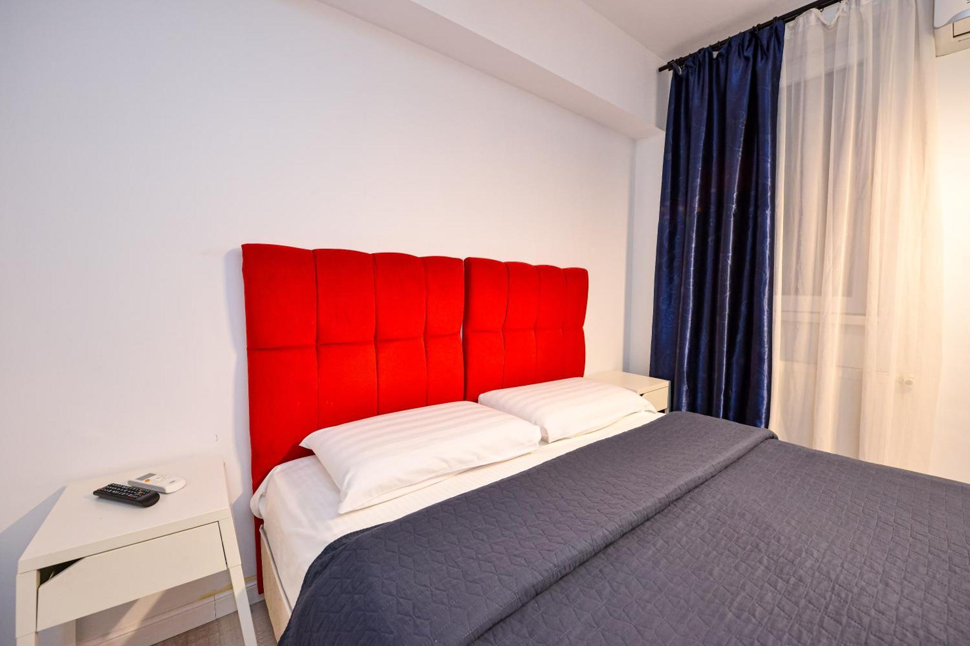 Dracula Adventure Tours Accommodation Бухарест Экстерьер фото
