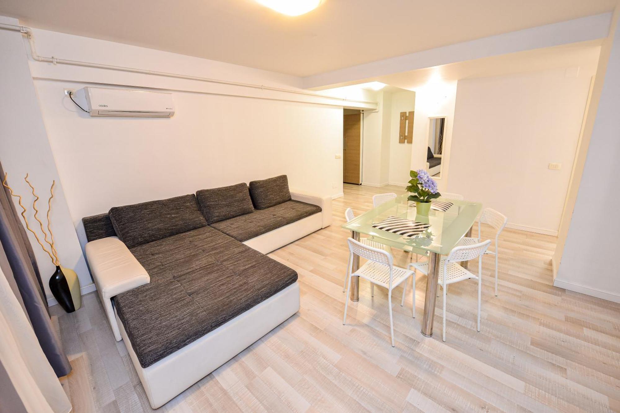 Dracula Adventure Tours Accommodation Бухарест Экстерьер фото