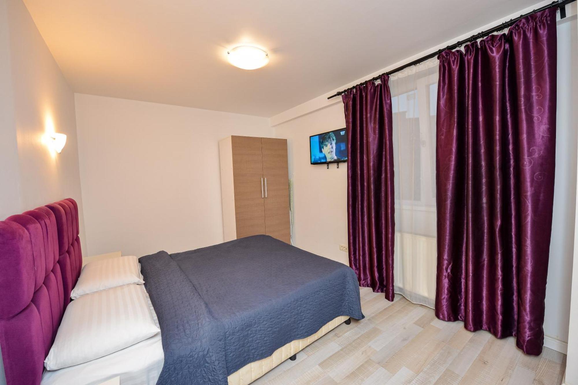 Dracula Adventure Tours Accommodation Бухарест Экстерьер фото