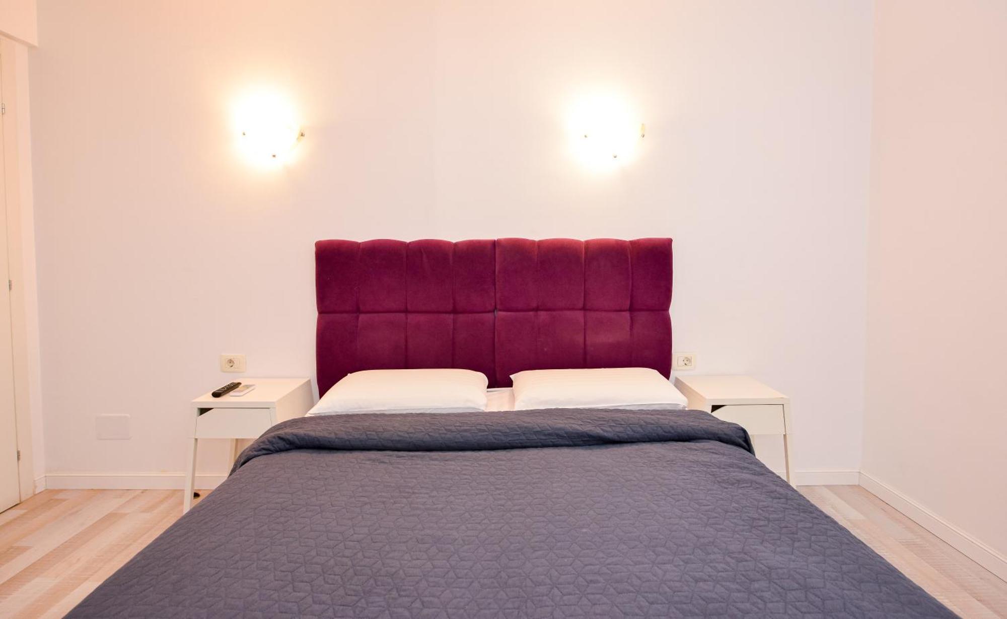 Dracula Adventure Tours Accommodation Бухарест Экстерьер фото
