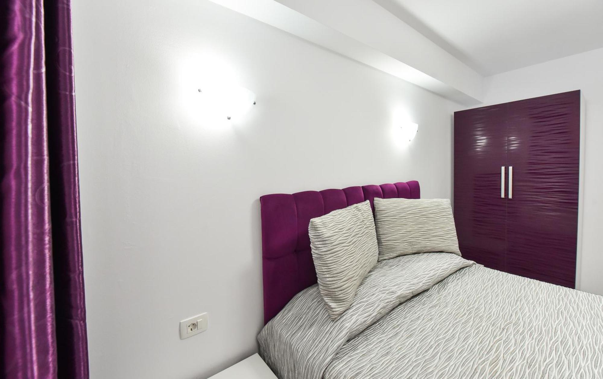 Dracula Adventure Tours Accommodation Бухарест Экстерьер фото