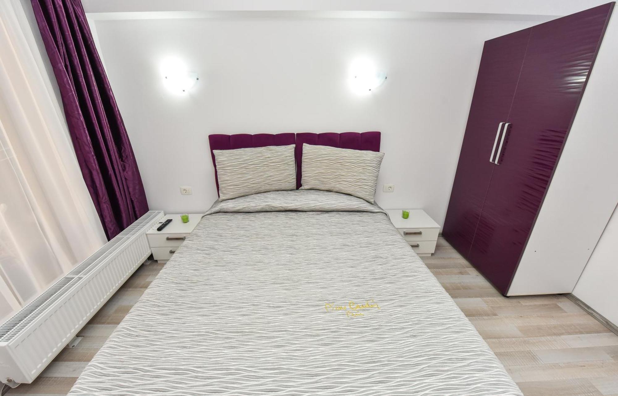 Dracula Adventure Tours Accommodation Бухарест Экстерьер фото