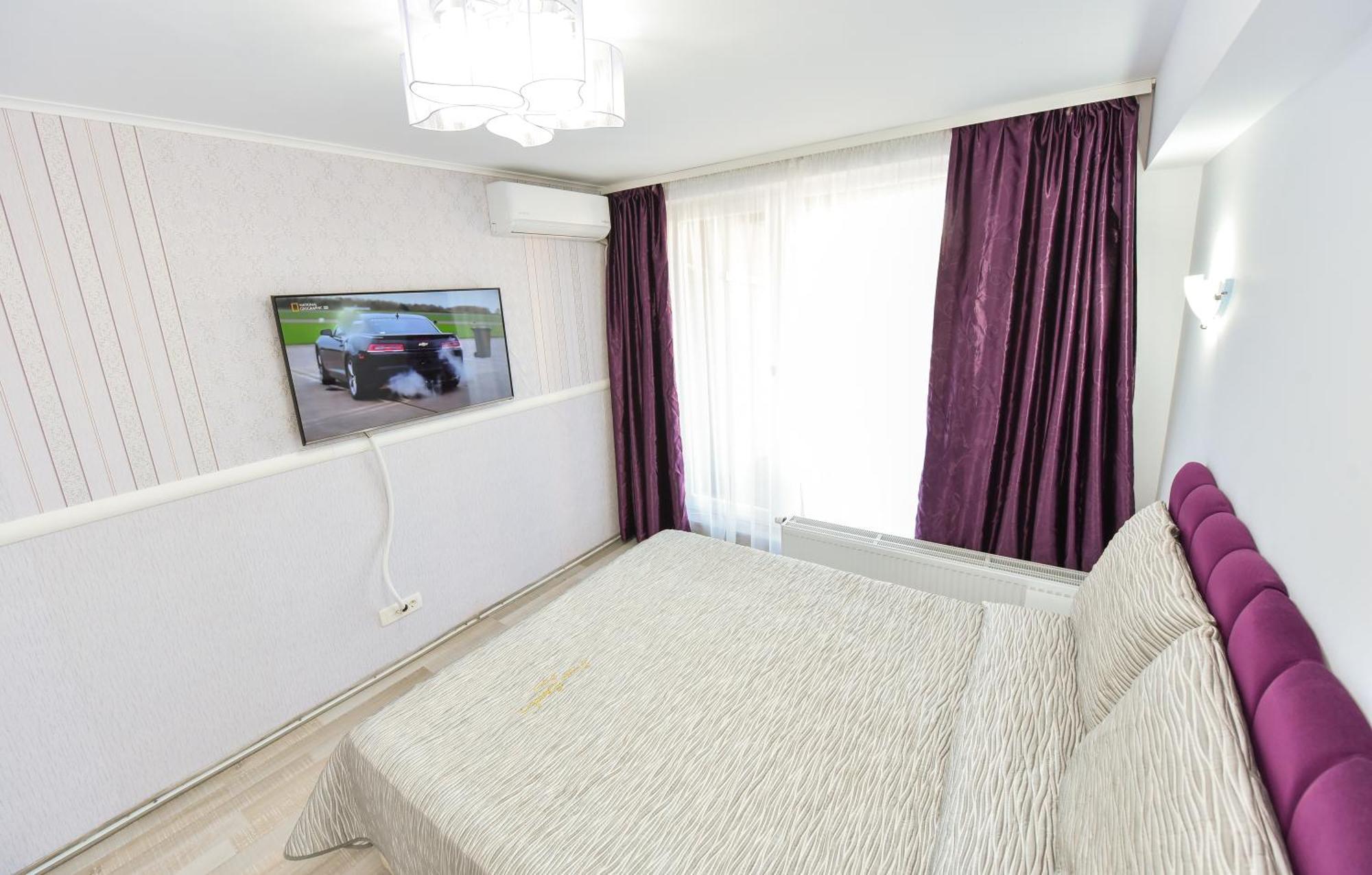 Dracula Adventure Tours Accommodation Бухарест Экстерьер фото