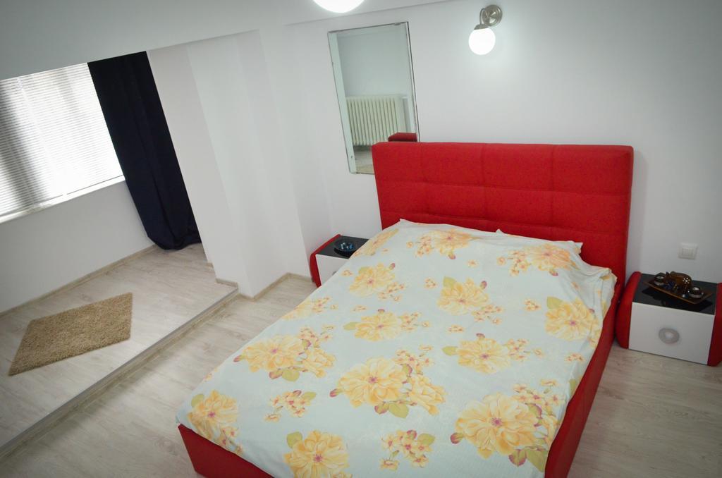 Dracula Adventure Tours Accommodation Бухарест Экстерьер фото